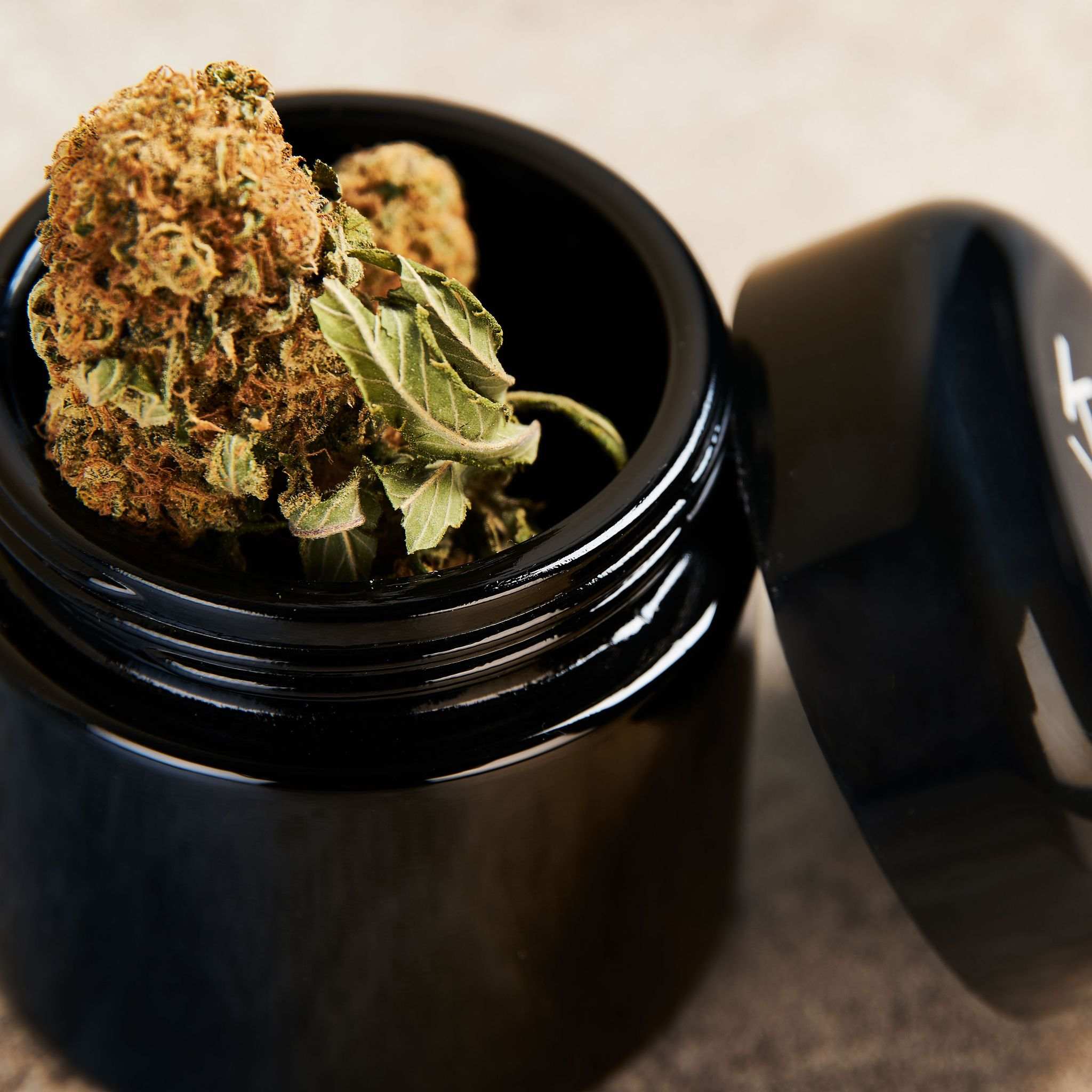 Enhanced strength glass + uv protection + humidity control = extended life for your top-tier flower.  Throw this stash jar in your backpack on the next road trip. 